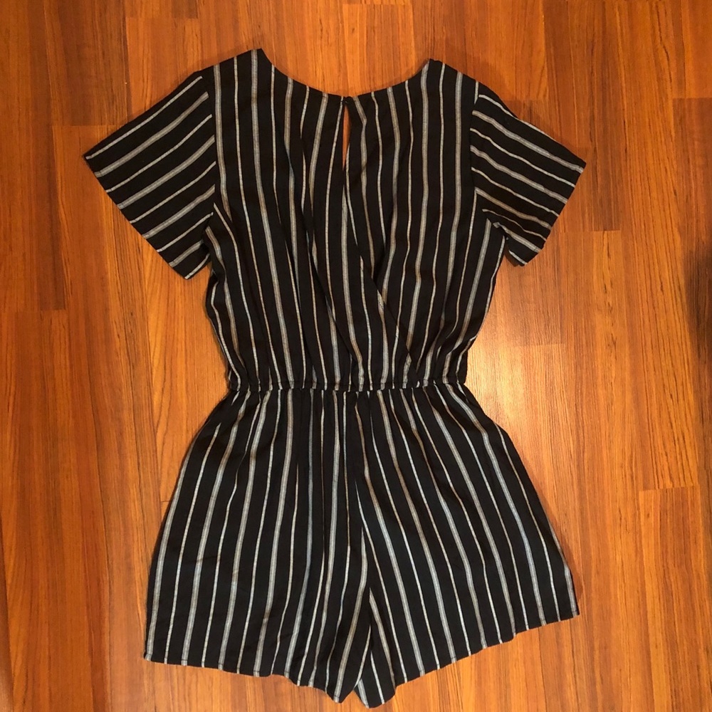 Stripe pattern romper - Picture 3 of 3